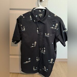 Billabong light weight button up shirt. Medium.